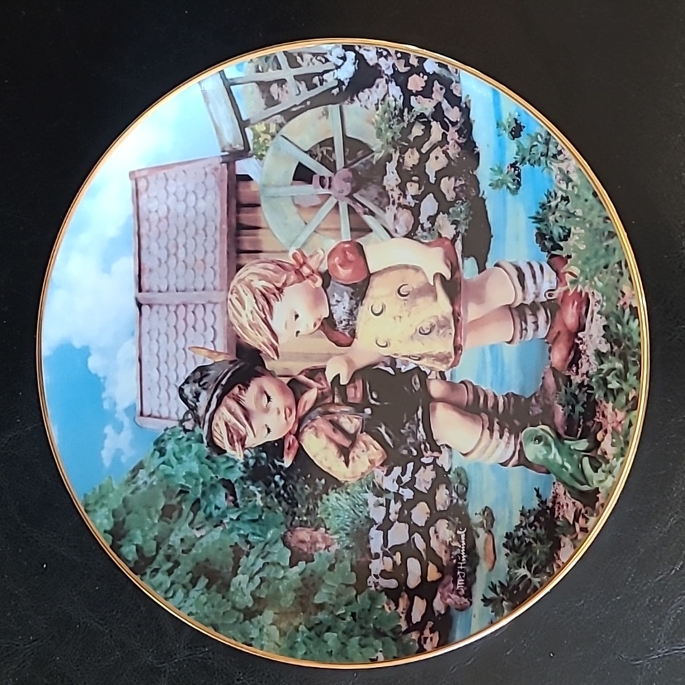 Hummel Little Companions Plate